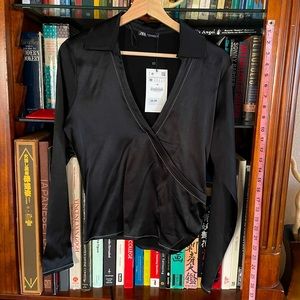 NWT Women V-Neck Dress Shirt size M